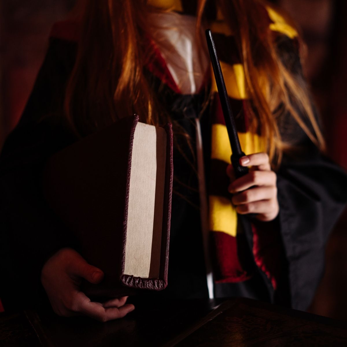 harry potter scarf and book
