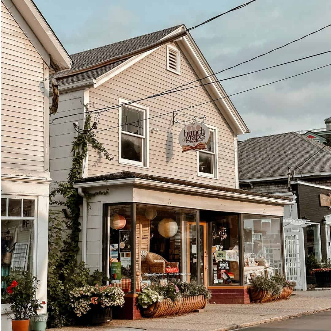 bunch of grapes bookstore in vineyard haven ma